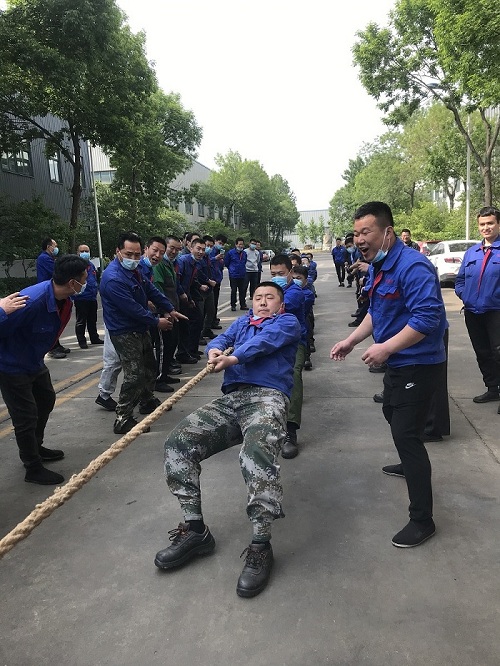 满冠（中国）官方组织开展“喜迎二十大、建功新时代”职工拔河比赛活动